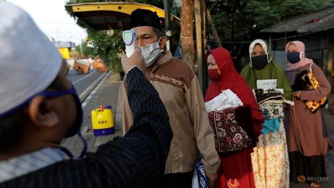 Indonesia đo thân nhiệt phòng Covid-19.