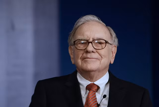 Warrant Buffett là người giàu thứ 6 thế giới với số tài sản 96 tỷ USD. Đây là năm đầu tiên kể từ năm 1993 nhà đầu tư nổi tiếng này không ở trong top 5 người giàu nhất hành tinh.