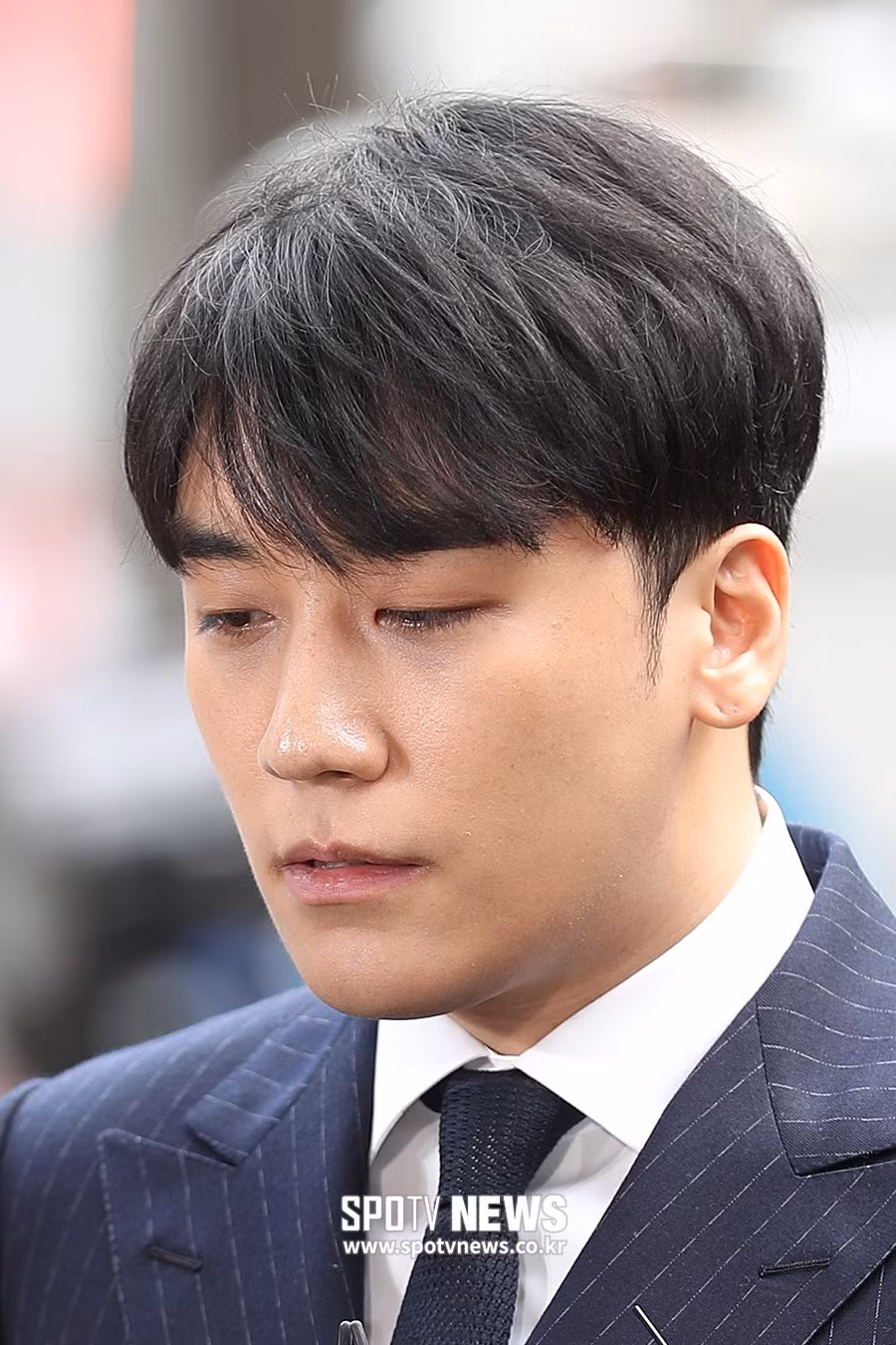 Ca sĩ dường như khá mệt mỏi.