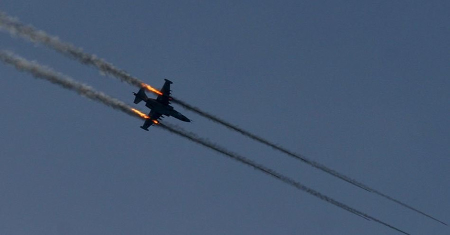 Máy bay Iraq tấn công