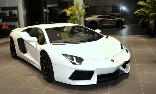 "Siêu bò" Aventador tại showroom Lamborghini Hà Nội.