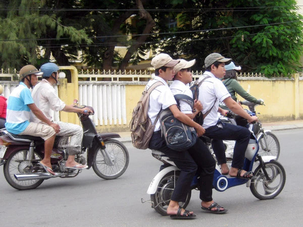 TPHCM: Xử lý nghiêm 38 học sinh vi phạm an toàn giao thông