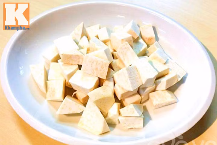 Chè khoai môn dừa non vừa ngon vừa mát