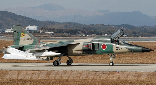 Tiêm kích Mitsubishi F-1