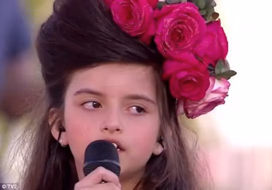 Ca sĩ “nhí” gây sốt trên mạng với giọng hát tuyệt vời