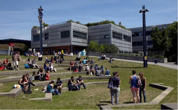 10. Viện Công nghệ liên bang Thụy Sĩ (Thụy Sĩ): Đây là một cơ sở giáo dục đại học về khoa học và kỹ thuật nằm ở Zürich. Viện có 3 nhiệm vụ chính: giáo dục, nghiên cứu và chuyển giao kỹ thuật ở mức quốc tế cao nhất. 10. Viện Công nghệ liên bang Thụy Sĩ (Thụy Sĩ): Đây là một cơ sở giáo dục đại học về khoa học và kỹ thuật nằm ở Zürich. Viện có 3 nhiệm vụ chính: giáo dục, nghiên cứu và chuyển giao kỹ thuật ở mức quốc tế cao nhất.