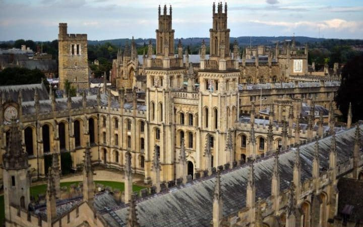 6. Đại học Oxford (Anh): Là trường đại học có bề dày lịch sử và ở đây có những bằng chứng cho thấy việc giảng dạy đã diễn ra từ năm 1096. Đứng ở vị trí thứ 6 có nghĩa là nó chỉ kém Đại học Cambridge một bậc. 6. Đại học Oxford (Anh): Là trường đại học có bề dày lịch sử và ở đây có những bằng chứng cho thấy việc giảng dạy đã diễn ra từ năm 1096. Đứng ở vị trí thứ 6 có nghĩa là nó chỉ kém Đại học Cambridge một bậc.