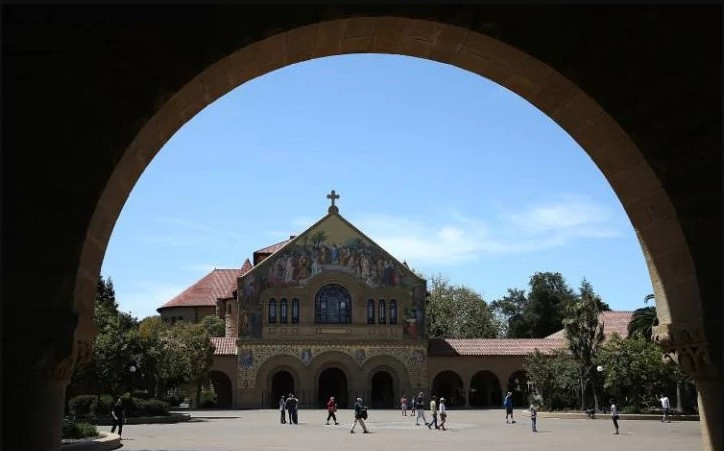 3. Đại học Harvard (Mỹ): Ngôi trường lâu đời nhất nước Mỹ này là nơi đào tạo nhiều nhân vật nổi tiếng thế giới. Trong số các cựu sinh viên của trường có 8 người làm tổng thống Mỹ. 3. Đại học Harvard (Mỹ): Ngôi trường lâu đời nhất nước Mỹ này là nơi đào tạo nhiều nhân vật nổi tiếng thế giới. Trong số các cựu sinh viên của trường có 8 người làm tổng thống Mỹ.