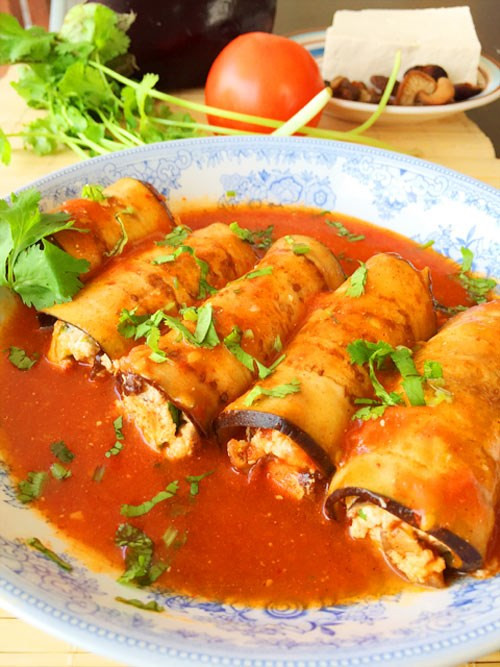 Cà tím cuộn đậu phụ nấm sốt cà chua