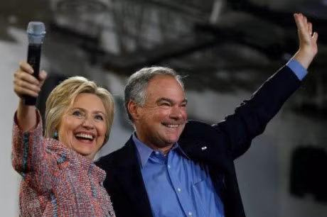 Ba Clinton cong bo TNS Tim Kaine la ung vien pho tong thong - Anh 1