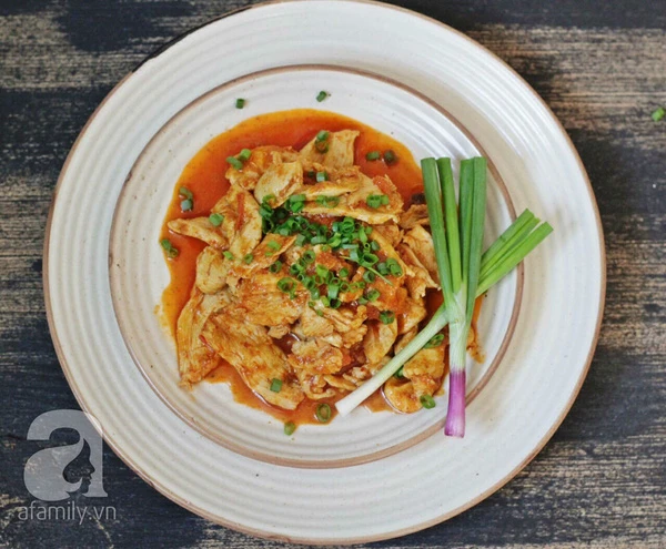15 phút cho món gà xào cà chua mềm ngon bất ngờ