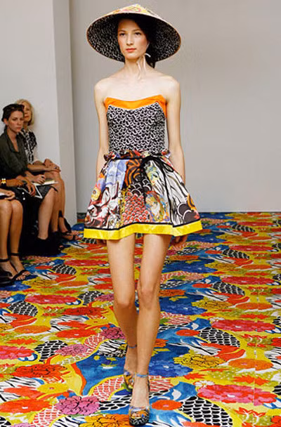 Non quai thao, man Viet xuat hien tren san dien thoi trang quoc te - Anh 20