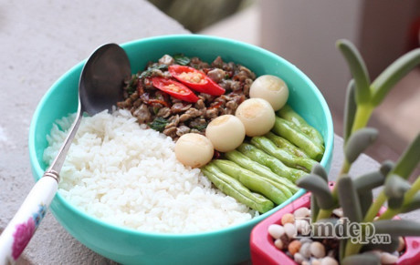 Thực đơn độc thân: Hến xào rau răm, đậu đũa xào hành tím - Ảnh 9 Thuc don doc than: Hen xao rau ram, dau dua xao hanh tim - Anh 9
