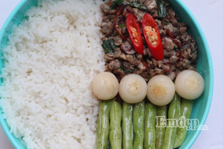 Thực đơn độc thân: Hến xào rau răm, đậu đũa xào hành tím - Ảnh 8 Thuc don doc than: Hen xao rau ram, dau dua xao hanh tim - Anh 8