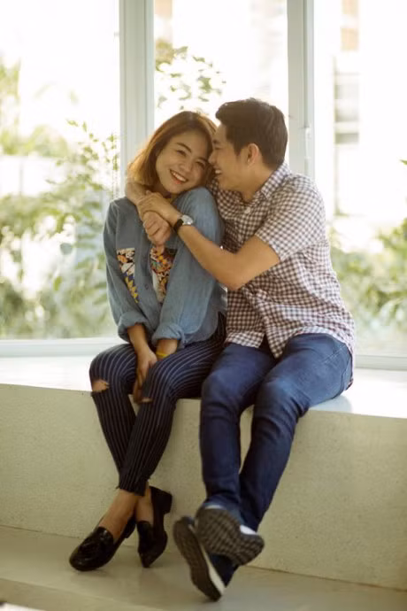 Thai Trinh bat khoc hanh phuc truoc mon qua sieu lang man cua Quang Dang - Anh 3