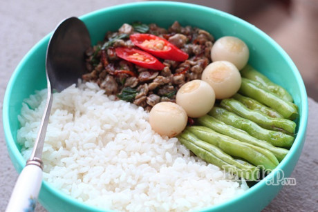 Thực đơn độc thân: Hến xào rau răm, đậu đũa xào hành tím - Ảnh 7 Thuc don doc than: Hen xao rau ram, dau dua xao hanh tim - Anh 7