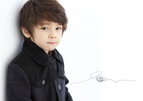Mẹ phải cập nhật ngay các kiểu tóc mới lạ cho bé trai hợp Me phai cap nhat ngay cac kieu toc moi la cho be trai hop