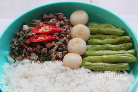 Thực đơn độc thân: Hến xào rau răm, đậu đũa xào hành tím - Ảnh 2 Thuc don doc than: Hen xao rau ram, dau dua xao hanh tim - Anh 2