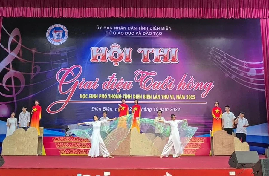 Tiết mục tham dự Hội thi của đoàn Trường THPT chuyên Lê Quý Đôn.