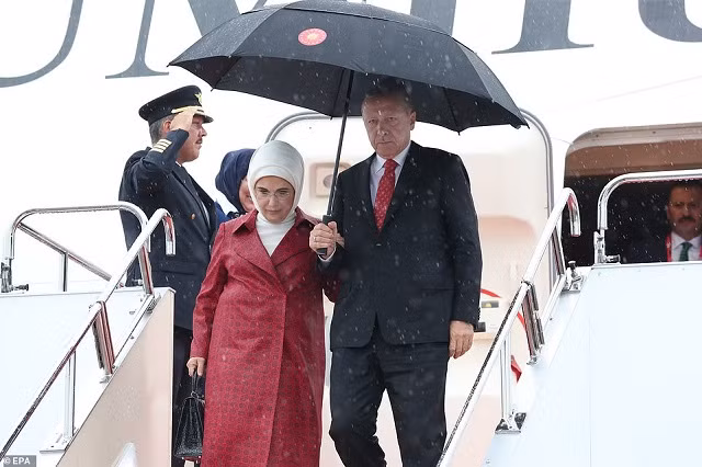 Tổng thống Thổ Nhĩ Kỳ Recep Tayyip Erdogan và vợ Emine đến Osaka