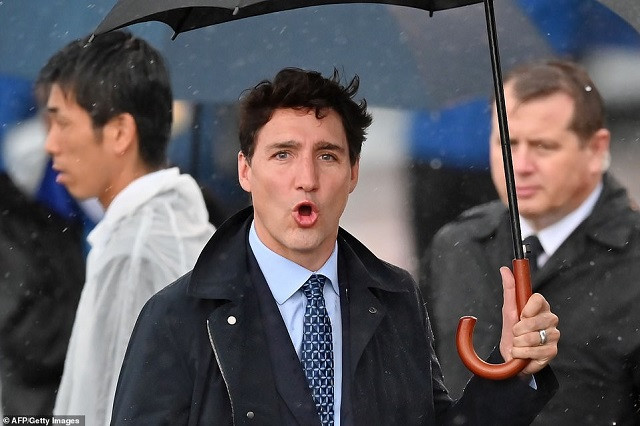 Thủ tướng Canada Justin Trudeau đến sân bay Kansai ở Osaka Thủ tướng Canada Justin Trudeau đến sân bay Kansai ở Osaka