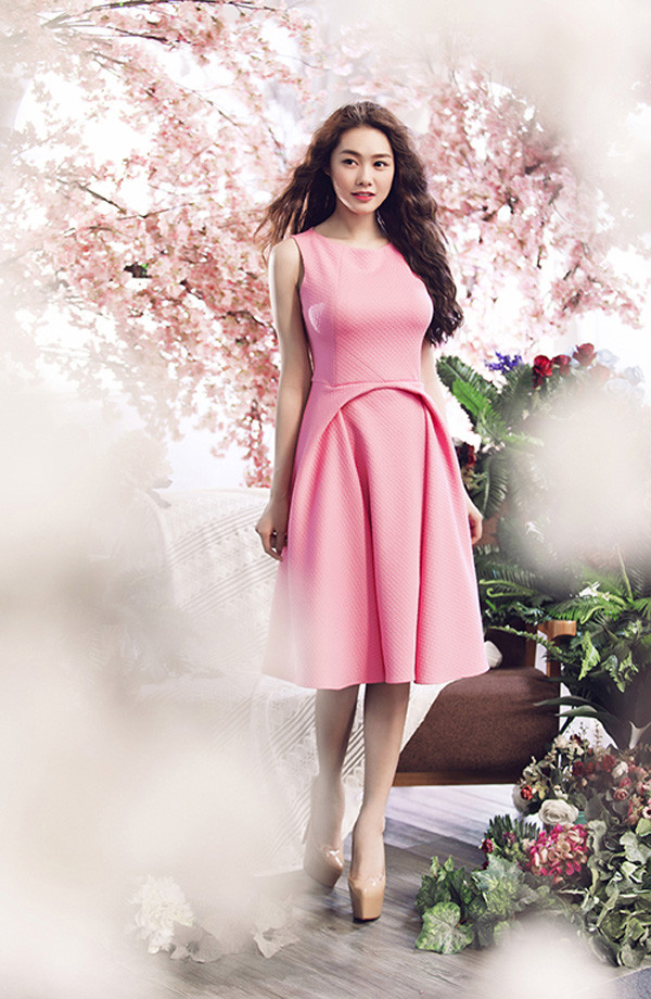 Ngọc Trinh, Linh Chi yêu kiều như những đóa hoa