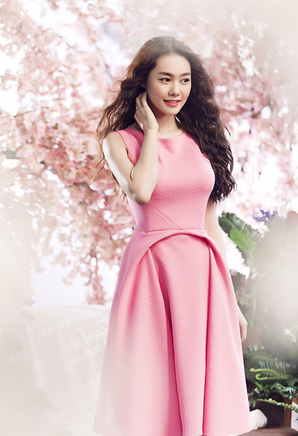 Ngọc Trinh, Linh Chi yêu kiều như những đóa hoa