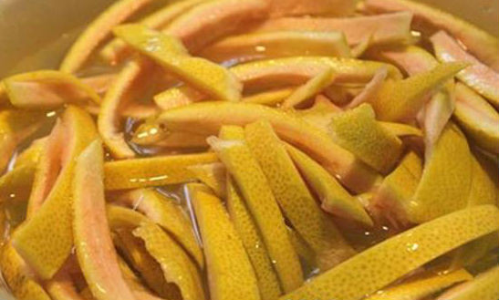 Mứt vỏ bưởi vừa lạ vừa ngon đón Tết - Ảnh 1 Mứt vỏ bưởi vừa lạ vừa ngon đón Tết - Ảnh 1