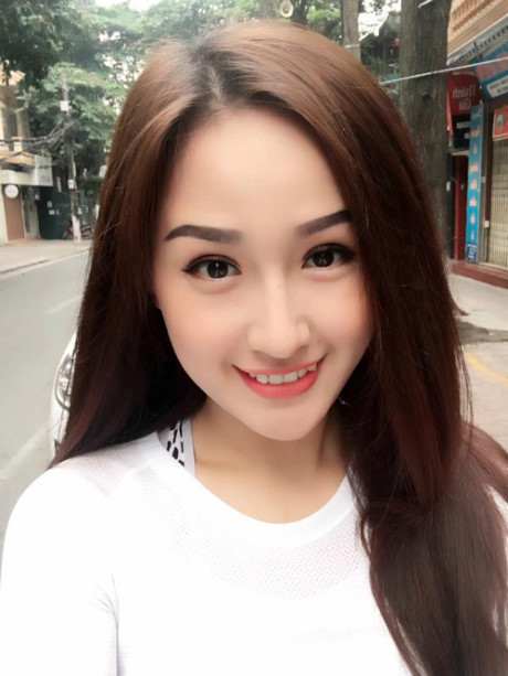 Lê Thúy hạnh phúc bên chồng, Angela Phương Trinh đẹp rạng ngời giữa trời mưa - Ảnh 10 Le Thuy hanh phuc ben chong, Angela Phuong Trinh dep rang ngoi giua troi mua - Anh 10