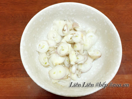 Giò xào giòn sần sật cho bữa cơm ngày Tết thêm ngon - Ảnh 6 Gio xao gion san sat cho bua com ngay Tet them ngon - Anh 6