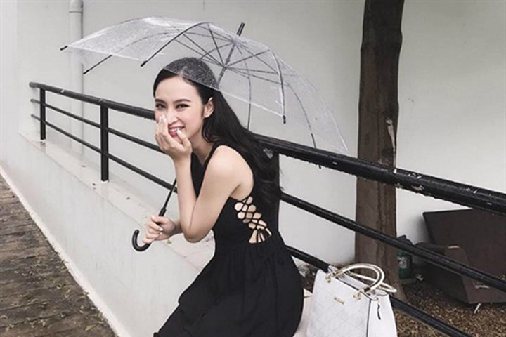 Lê Thúy hạnh phúc bên chồng, Angela Phương Trinh đẹp rạng ngời giữa trời mưa
