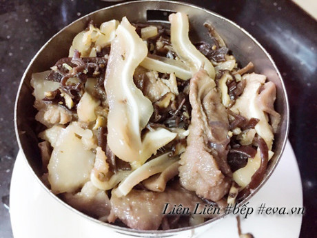 Giò xào giòn sần sật cho bữa cơm ngày Tết thêm ngon - Ảnh 9 Gio xao gion san sat cho bua com ngay Tet them ngon - Anh 9