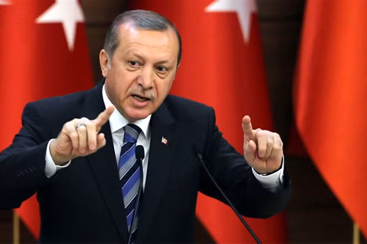 Tổng thống Erdogan ban bố tình trạng khẩn cấp tại Thổ Nhĩ Kỳ trong 3 tháng