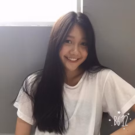 Em gai Tran Thanh co ve dep 