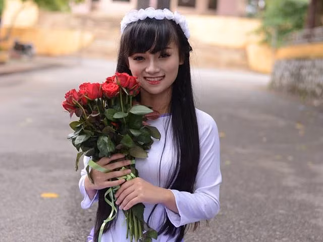 hotgirl nguoi dao nha ngheo nhung hieu hoc hinh anh 1