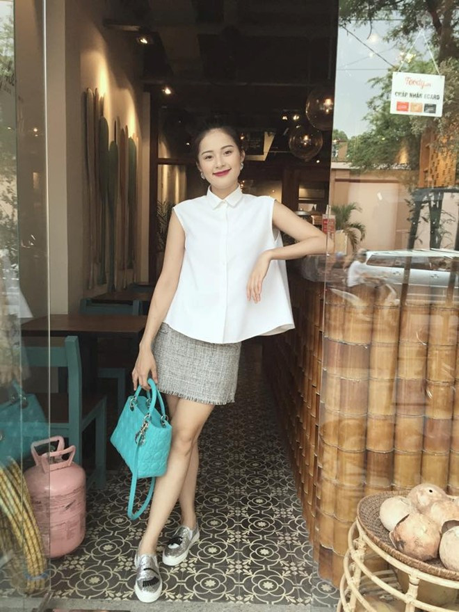 Bạn gái tin đồn Cường Đô La mặc sơ mi cũng đẹp