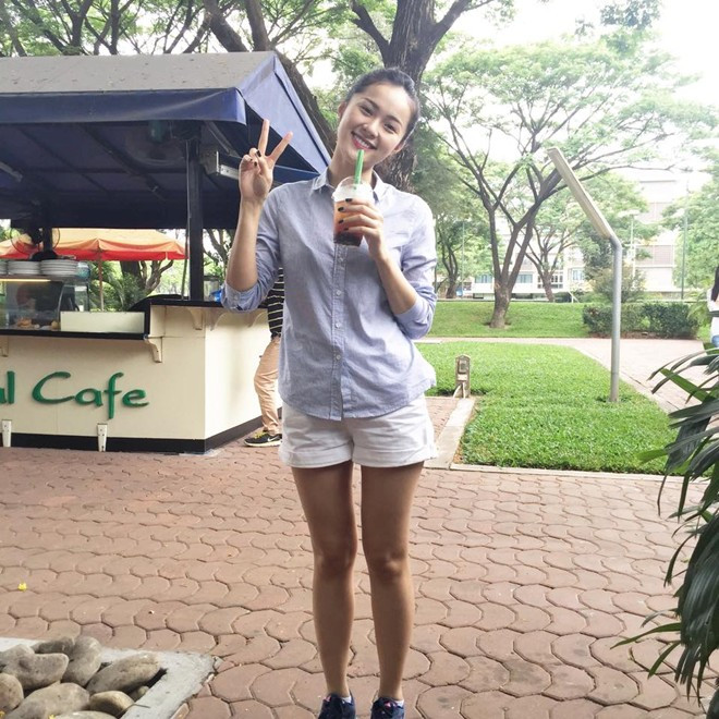 Bạn gái tin đồn Cường Đô La mặc sơ mi cũng đẹp