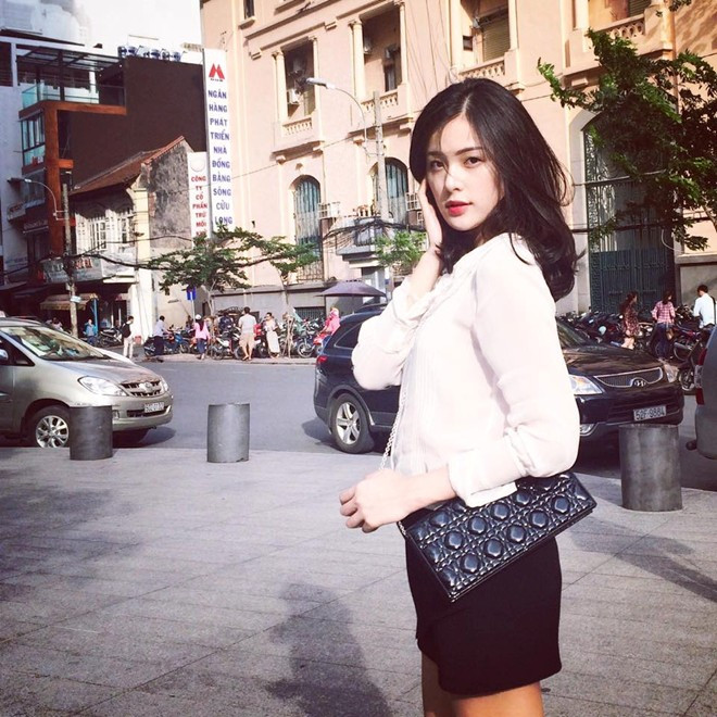 Bạn gái tin đồn Cường Đô La mặc sơ mi cũng đẹp