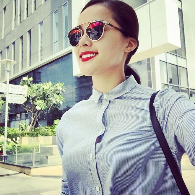 Bạn gái tin đồn Cường Đô La mặc sơ mi cũng đẹp