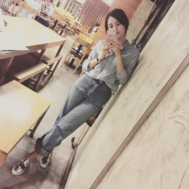 Bạn gái tin đồn Cường Đô La mặc sơ mi cũng đẹp