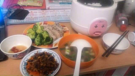 Trước khi đi du học, hãy dạy con ... nấu ăn! - Ảnh 1 Truoc khi di du hoc, hay day con ... nau an! - Anh 1