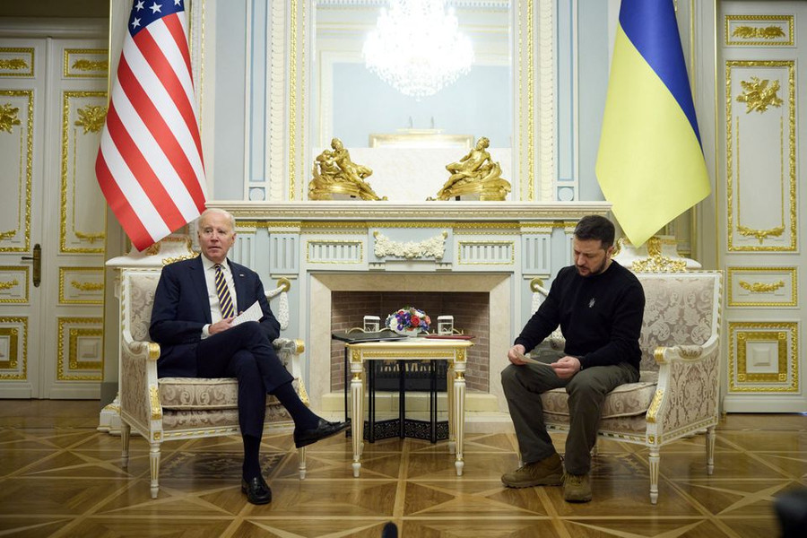 Tổng thống Ukraine Volodymyr Zelenskiy và Tổng thống Hoa Kỳ Joe Biden tham dự một cuộc họp. (Ảnh: Reuters) Tổng thống Ukraine Volodymyr Zelenskiy và Tổng thống Hoa Kỳ Joe Biden tham dự một cuộc họp. (Ảnh: Reuters)