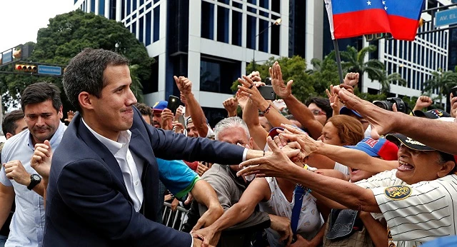 Lãnh đạo phe đối lập Venezuela Juan Guaido và những người ủng hộ