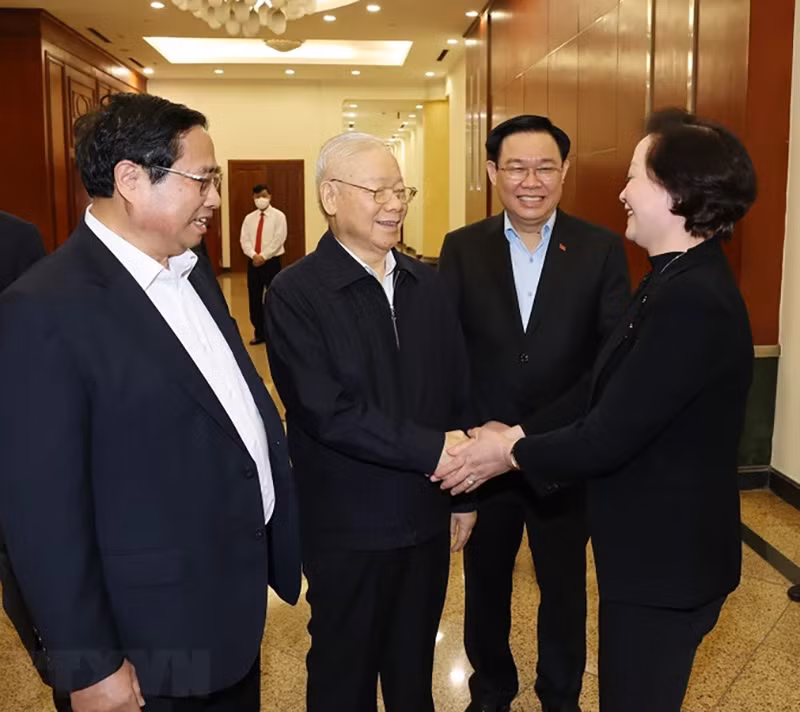 Tổng Bí thư Nguyễn Phú Trọng với các lãnh đạo Đảng, Nhà nước và thành viên Tiểu ban Nhân sự tham dự phiên họp. (Ảnh: Trí Dũng/TTXVN)