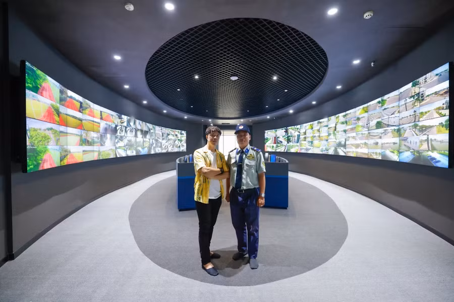 Quỷ Cốc Tử rất ấn tượng với công nghệ hiện đại tại trung tâm An ninh của khu đô thị.