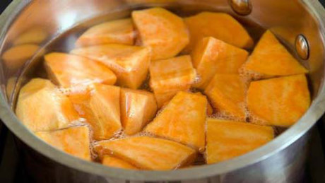 Giảm cân bằng nước khoai lang: Mỡ thừa dần dần không cánh mà bay - Ảnh 4 Giam can bang nuoc khoai lang: Mo thua dan dan khong canh ma bay - Anh 4