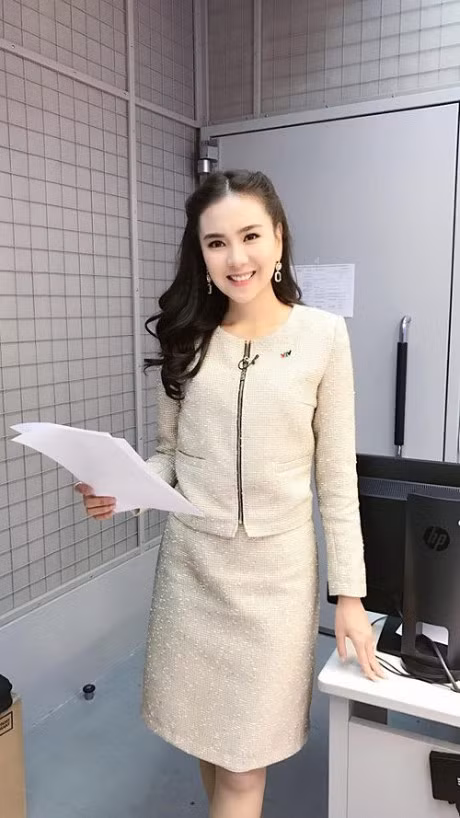 MC Mai Ngoc dep rang ngoi hau dam cuoi, viet tam thu on lai 11 nam yeu chong - Anh 5