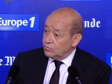 Bộ trưởng Quốc phòng Pháp Jean-Yves Le Drian tuyên bố trên đài truyền hình quốc gia TF1. Bộ trưởng Quốc phòng Pháp Jean-Yves Le Drian tuyên bố trên đài truyền hình quốc gia TF1 .