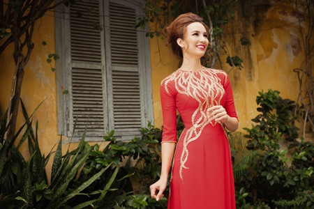 Nét yêu kiều của Hoa hậu du lịch Ngọc Diễm trong tà áo dài - Ảnh 8 Nét yêu kiều của Hoa hậu du lịch Ngọc Diễm trong tà áo dài - Ảnh 8