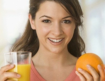 Uống nước cam giúp thận thanh lọc tốt hơn. sỏi thận